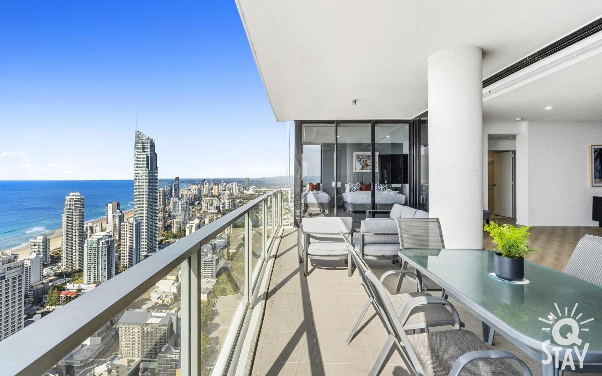Hotel Circle On Cavill Coastal Luxe By Q