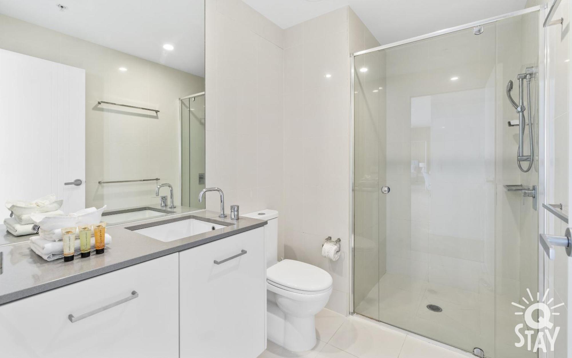 Circle On Cavill Coastal Luxe By Q Hotel
